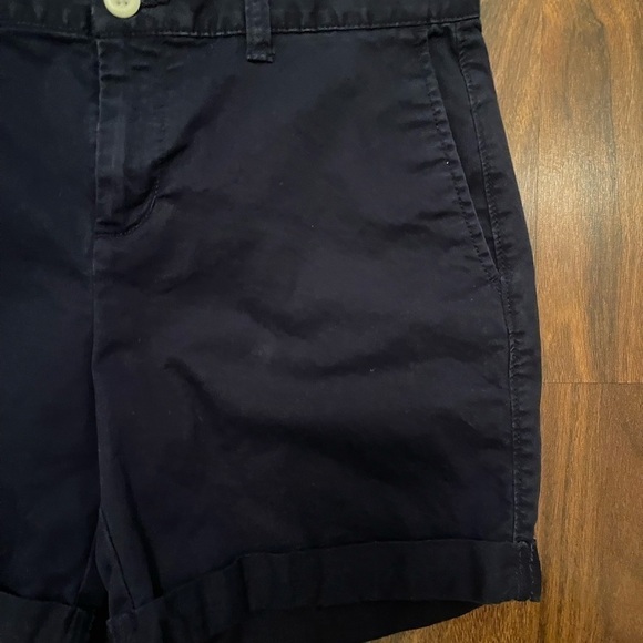 𝅺KHAKIS by Gap - girlfriend 6 inch short in black size 4 - Picture 4 of 9